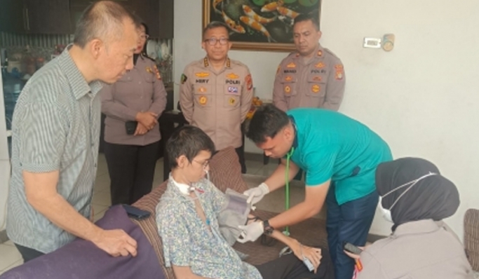 Sultan Rif'at Alfatih korban terjerat kabel menjuntai mendapat perawatan di RS Polri Kramat Jati. (Foto: PMJ News/Istimewa)