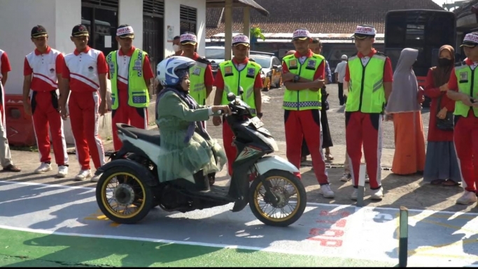 Ujian praktek mendapatkan SIM. (Foto: PMJ News)