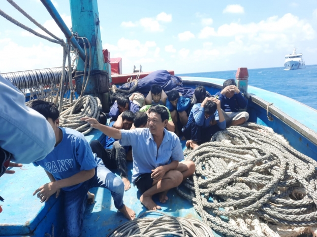 KN. Marore-322 Bakamla menangkap Kapal Ikan Asing berbendera Vietnam. (Foto: PMJ News)