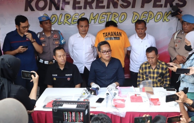 Polres Metro Depok menggelar perkara pengungkapan kasus pembunuhan mahasiswa UI. (Foto: PMJ News)