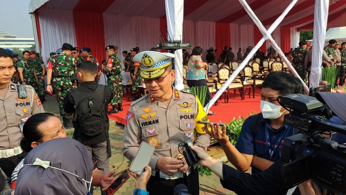 Kakorlantas Polri Irjen Pol Firman Shantyabudi saat memberikan keterangan pers. (FotoL PMJ News/Fajar)