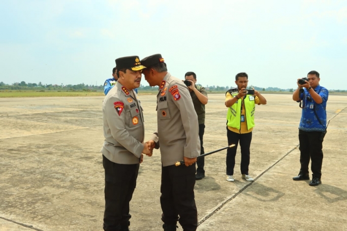Wakapolri Komjen Pol Drs Agus Andrianto, S.H., M.H dan Kapolda Kalteng Irjen Pol Drs Nanang Avianto, M.Si. (Foto: PMJ News)