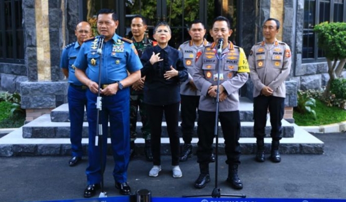 
Kapolri Jenderal Listyo Sigit Prabowo saat menggelar konferensi pers bersama Panglima TNI Laksamana Yudo Margono. (Foto: PMJ News/Divhumas Polri)