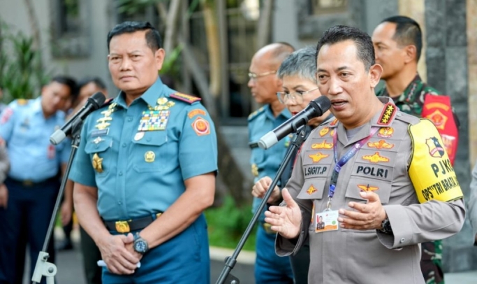 Kapolri Jenderal Listyo Sigit Prabowo bersama Panglima TNI Laksamana Yudo Margono. (Foto: PMJ News/Divhumas Polri)