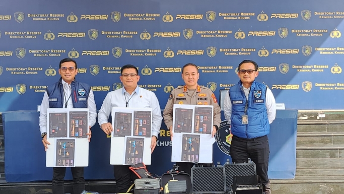 Polisi Ungkap Rumah Produksi Film Dewasa Raup Untung Rp500 Juta. (Foto: PMJ/Fajar).