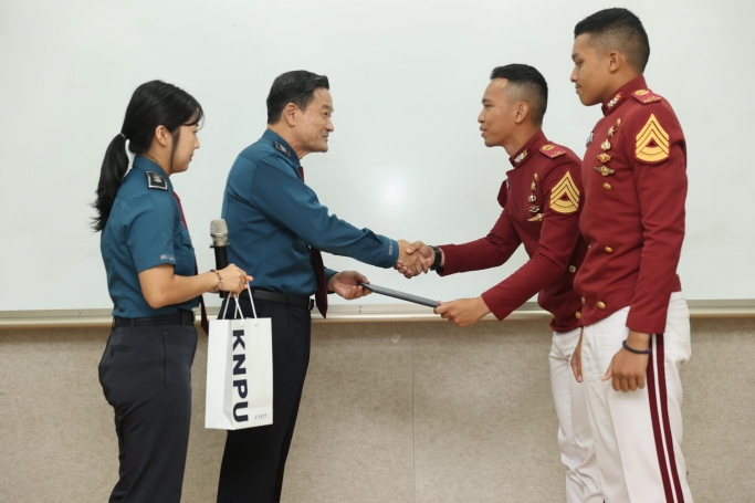 Dua siswa Taruna Akpol berhasil meraih penghargaan atas karya ilmiahnya. (Foto: PMJ News)