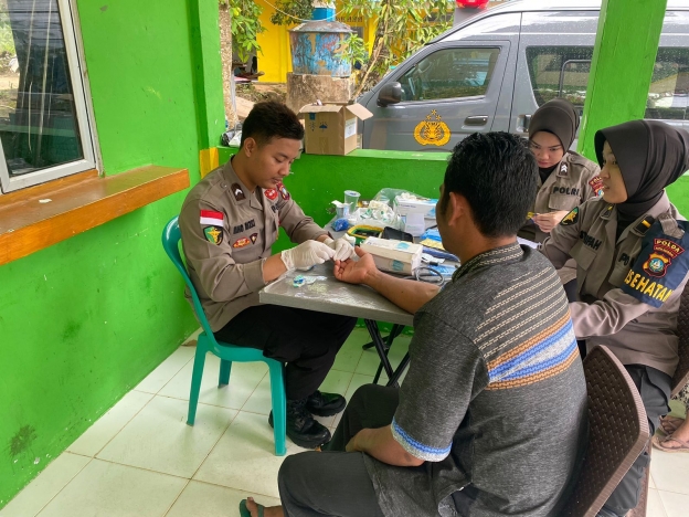 Dokkes Polda Kepri lakukan bakti Kesehatan. (Foto: PMJ News)