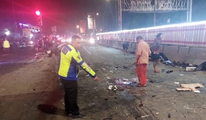 Kecelakaan truk yang terjadi di exit Tol Bawen Kabupaten Semarang, Jawa Tengah. (Foto: PMJ News/Dok Polda Jateng)