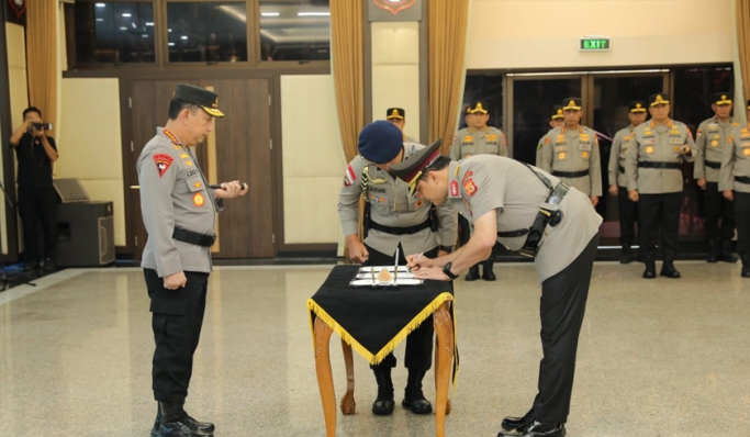 Kapolri Jenderal Listyo Sigit Prabowo memimpin upacara kenaikan pangkat Pati Polri dan Sertijab Kapolda Aceh. (Foto: PMJ News)