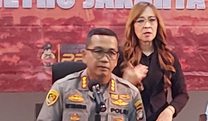 Kabidkum Polda Metro Jaya, Kombes Pol Leonardus Simarmata saat konferensi pers. (Foto: PMJ News)