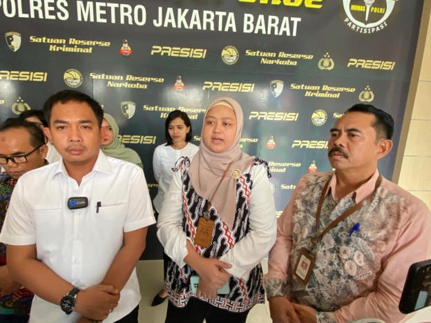 Plt Asdep Pelayanan AMPK KemenPPPA Ibu Atwirlany Ritonga dan jajarannya.  (Foto: PMJ News)