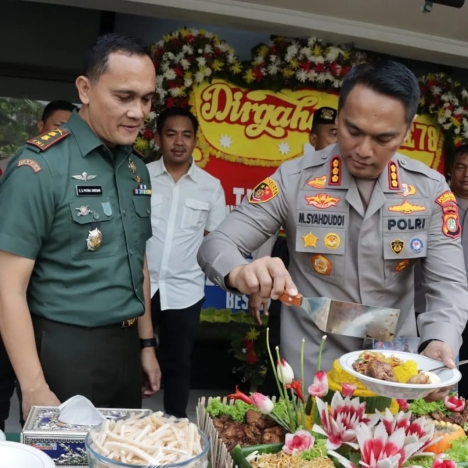 Polres Metro Jakarta Barat mendatangi Markas Komando Distrik Militer (Makodim) 0503 JB.. (Foto: PMJ News)