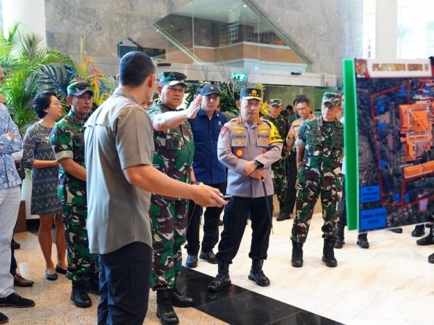 Panglima TNI bersama Kapolri dan jajarannya.  (Foto: PMJ News)