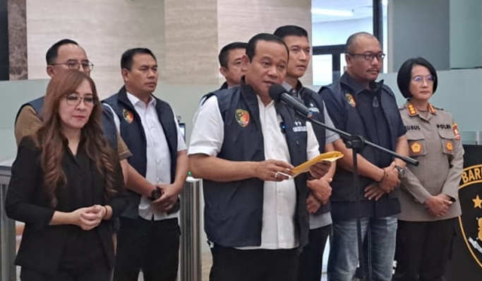 Wakabareskrim Polri Irjen Pol Asep Edi Suheri yang merupakan Kasatgas Anti Mafia Bola Polri saat memberikan keterangan pers. (Foto: PMJ News/Fajar)