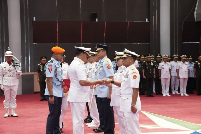 Panglima TNI Laksamana TNI Yudo Margono, S.E., M.M. memimpin sertijab. (Foto: PMJ News)