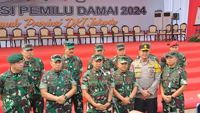 Kepala Staf TNI Angkatan Darat (KSAD) Jenderal TNI Agus Subiyanto beri keterangan. (Foto: PMJ/Fajar).