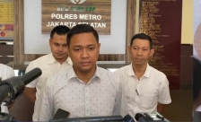 Wakasat Reskrim Polres Metro Jakarta Selatan, Kompol Henrikus Yossi saat memberikan keterangan. (Foto: PMJ News)