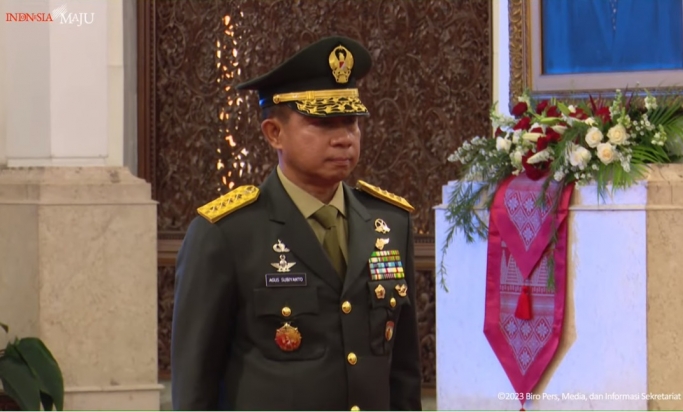 Panglima TNI Jenderal Agus Subiyanto saat dilantik Presiden Jokowi menggantikan Laksamana Yudo Margono. (Foto: PMJ News/YouTube Setpres)