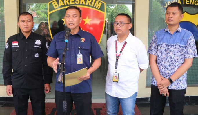 Dirreskrimsus Polda Jawa Tengah Kombes Pol Dwi Subagio saat memberikan keterangan pers. (Foto: PMJ News)