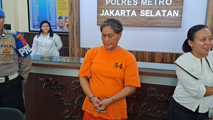 Jali Kartono jadi tersangka KDRT bakar istri hidup-hidup. (Foto: PMJ/Fajar).