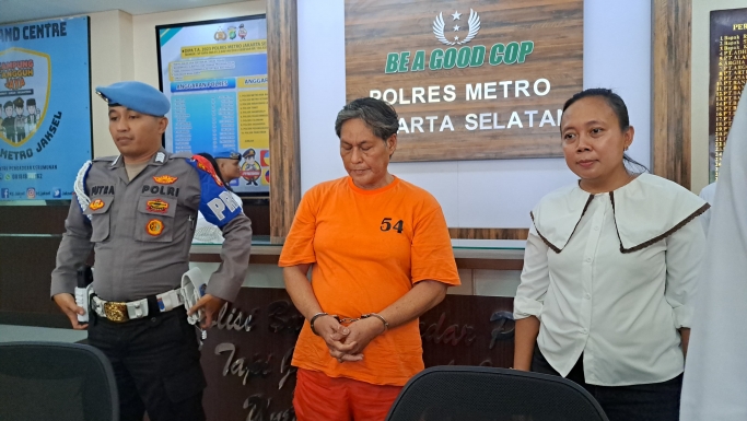 Jali Kartono jadi tersangka KDRT bakar istri hidup-hidup. (Foto:PMJ/Fajar). 