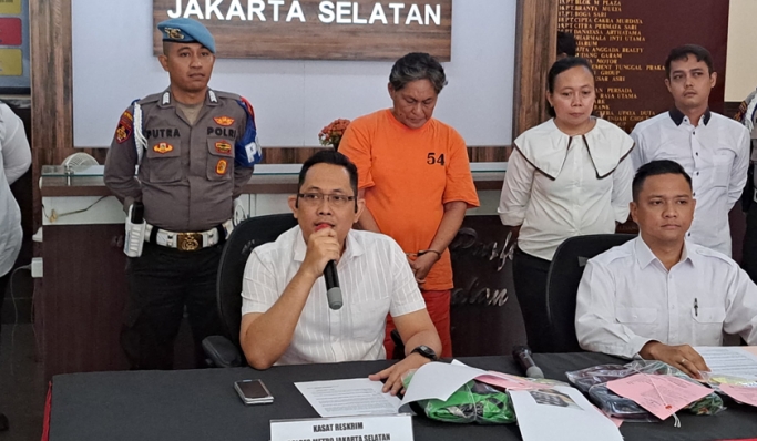 Polres Metro Jakarta Selatan menetapkan pria berinisial JK, suami yang tega membakar istrinya sendiri sebagai tersangka. (Foto: PMJ News/Fajar)