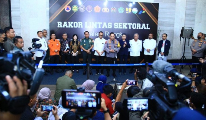 Polri menggelar rapat koordinasi (rakor) lintas sektoral bersama stakeholders terkait untuk persiapan pengamanan Natal dan Tahun Baru. (Foto: PMJ News.Divhumas Polri)