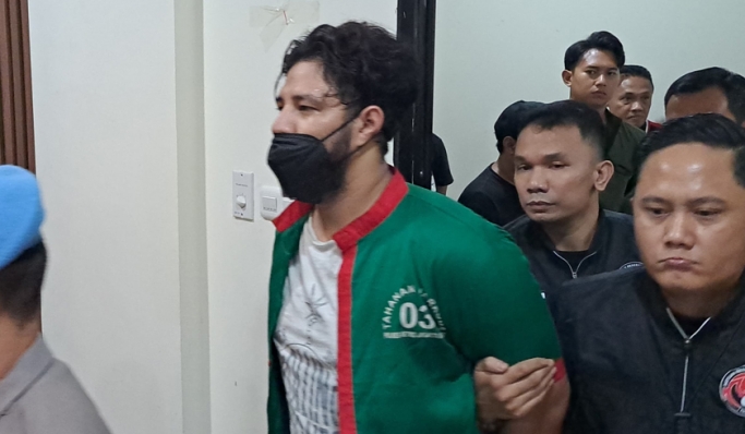 Artis Ammar Zoni resmi ditetapkan sebagai tersangka dalam kasus tindak pidana penyalahgunaan narkotika. (Foto: PMJ News/Fajar)