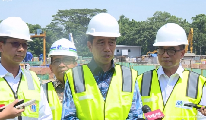 Presiden Jokowi saat meninjau proyek MRT Fase 2. (Foto: PMJ News/YouTube Setpres)