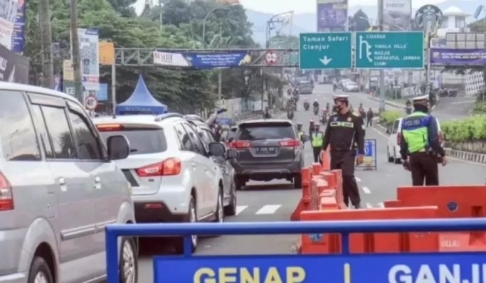 Polres Bogor melakukan pengaturan lalu lintas menuju kawasan Puncak. (Foto: PMJ News/Twitter) 