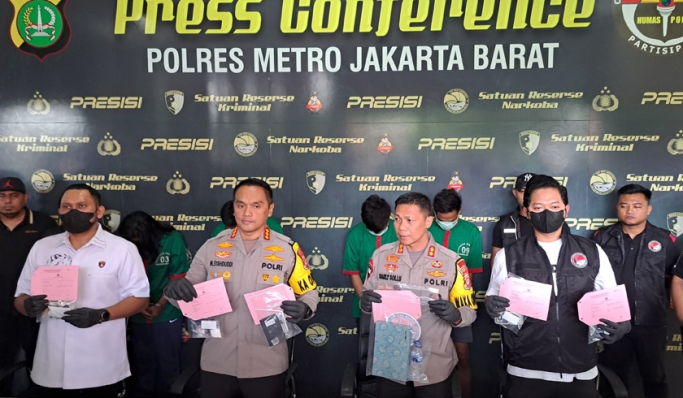 Polres Metro Jakarta Barat menggelar rilis pengungkapan kasus penyalahgunaan narkoba Ibra Azhari. (Foto: PMJ News/Fajar)