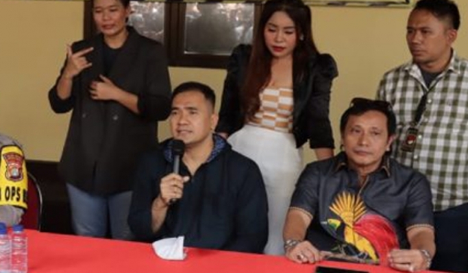 Saipul Jamil memberikan keterangan di Polsek Tambora. (Foto: PMJ News)