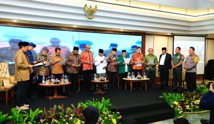 Kapolri Jenderal Listyo Sigit Prabowo dan Panglima TNI Agus Subiyanto menghadiri acara Deklarasi Pemilu Damai yang digelar MUI. (Foto: PMJ News)