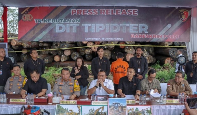 Dittipidter Bareskrim Polri membongkar kasus ilegal logging di Desa Tumbang Baloi, Murung Raya, Kalimantan Tengah. (Foto: PMJ News/Divhumas Polri)