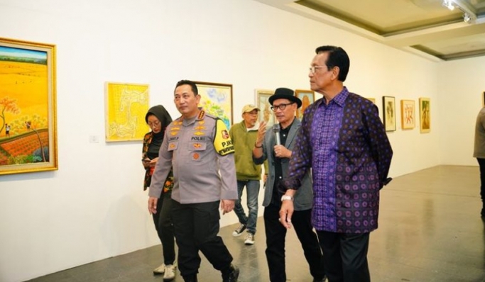 Kapolri Jenderal Listyo Sigit Prabowo bersama Gubernur DI Yogyakarta membuka pameran seni rupa dan pentas seni di Yogyakarta. (Foto: PMJ News/Divhumas Polri)