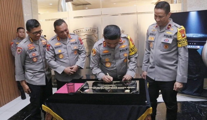 Kapolda Metro Jaya, Irjen Pol Karyoto meresmikan ruang Sidang Disiplin dan Komisi Etik Profesi Polri Bidpropam. (Foto: PMJ News)
