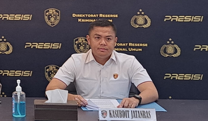 Kasubdit Jatanras Ditreskrimum Polda Metro Jaya, AKBP Rovan Richard Mahenu saat konferensi pers. (Foto: PMJ News)