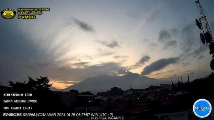 Gunung Marapi Sumbar semburkan abu vulkanik. (Foto: PMJ/Dok PVBMG).