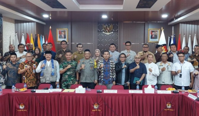 Karo Ops Polda Metro Jaya Kombes Pol Tony Kristianto menghadiri rapat persiapan 'Pengamanan Setting Surat Suara dalam Kotak Suara Pemilu 2024'. (Foto: PMJ News)