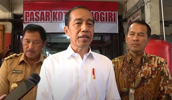 Presiden Jokowi saat memberikan keterangan pers di Wonogiri, Jawa Tengah. (Foto: PMJ News/YouTube Setpres)
