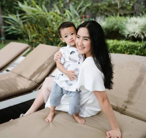 Tamara Tyasmara bersama Dante anaknya. (Foto; PMJ/Instagram).