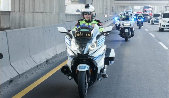Kakorlantas Polri, Irjen Pol Aan Suhanan memantau arus lalu lintas libur panjang di Tol Cikampek. (Foto: PMJ News)