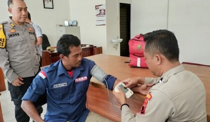 Biddokkes Polda Metro Jaya menggelar pelayanan kesehatan untuk petugas Pemilu. (Foto: PMJ News)