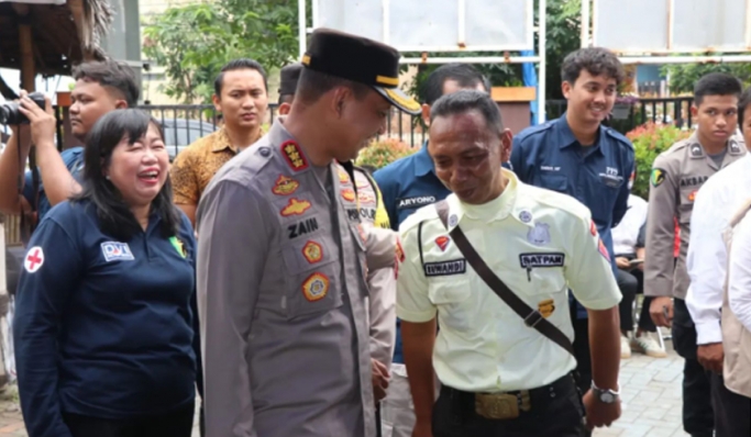 Polisi bersama Dinkes Tangerang Kota membuka posko layanan kesehatan bagi petugas Pemilu 2024. (Foto: PMJ News)