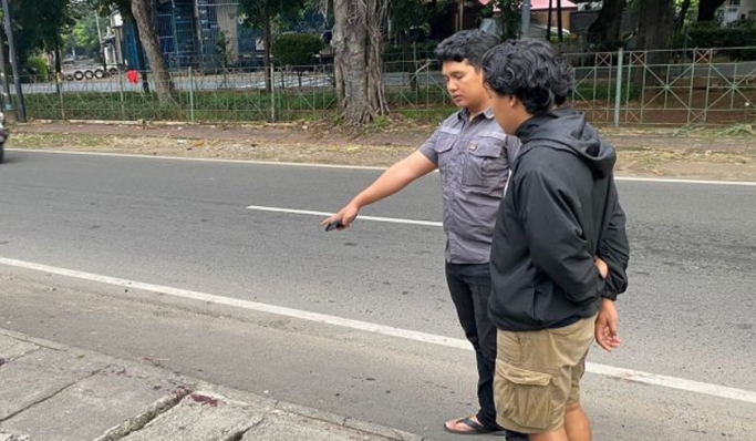 TKP seorang pemuda diserang sekelompok orang tak dikenal di Duren Sawit, Jaktim. (Foto: PMJ News)