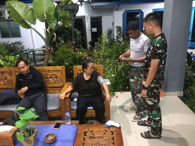 Tiga Pekerja Migran Indonesia Ilegal dari Malaysia Diamankan TNI AL. (Foto: PMJ/Dok TNI AL).