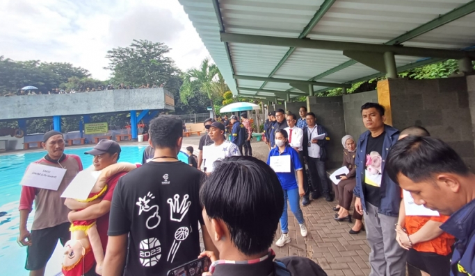 Polda Metro Jaya menggelar rekonstruksi kasus pembunuhan anak Tamara Tyasmara, Dante di kolam renang kawasan Duren Sawit, Jakarta Timur. (Foto: PMJ News)