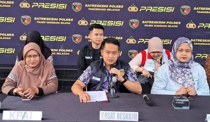 Kasat Reskrim Polres Tangerang Selatan, AKP Alvino Cahyadi saat konferensi pers. (Foto: PMJ News)