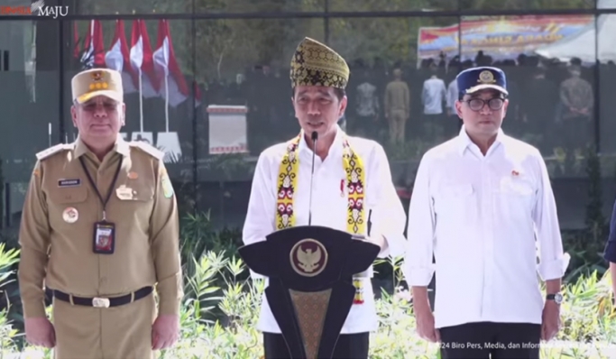Presiden Jokowi meresmikan pengoperasian Bandara Singkawang yang berada di Kota Singkawang, Kalimantan Barat. (Foto: PMJ News/YouTube Setpres)