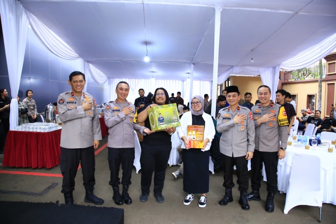 Divisi Humas Polrienggelar buka puasa bersama dengan wartawan. (Foto: PMJ News/Fajar)